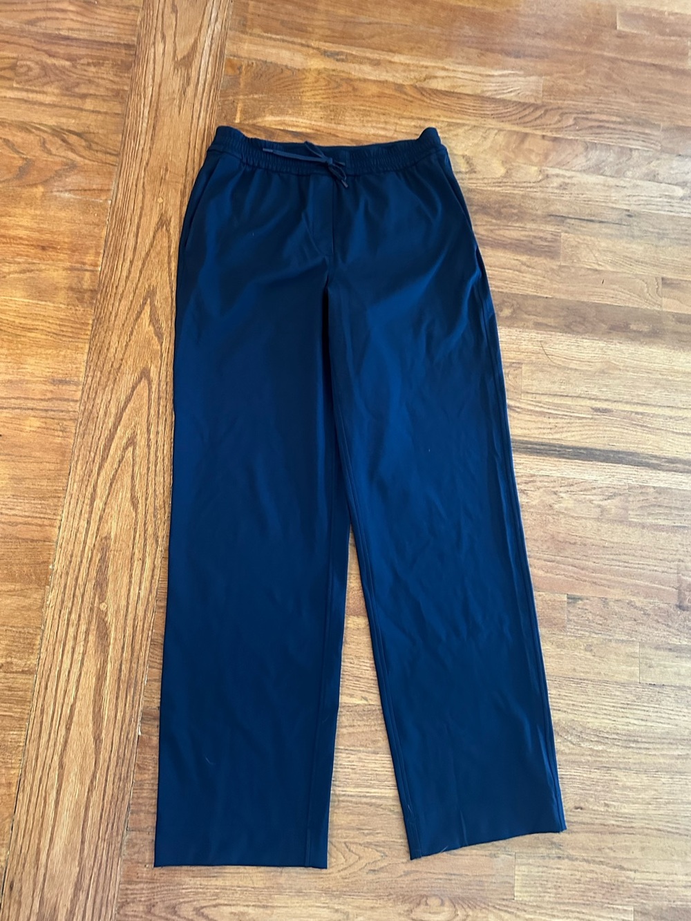 Lululemon Straight-Leg Mid-Rise Pant Luxtreme
Regular Woman's S Navy - Picture 6 of 10